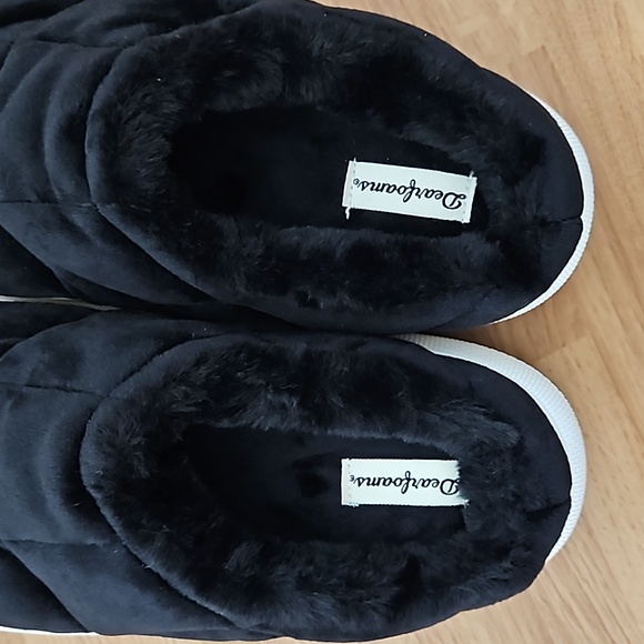 Slippers - Picture 7 of 11